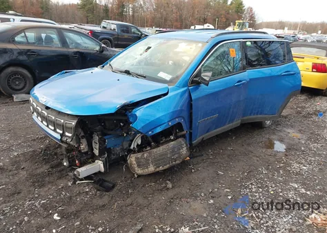 2022 Jeep Compass Latitude 4X4 z USA, uszkodzony, nr VIN 3C4NJDBB3NT169495